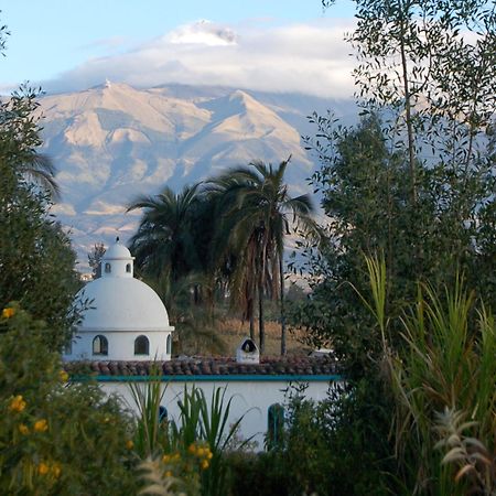Las Palmeras Inn Отавало Екстериор снимка