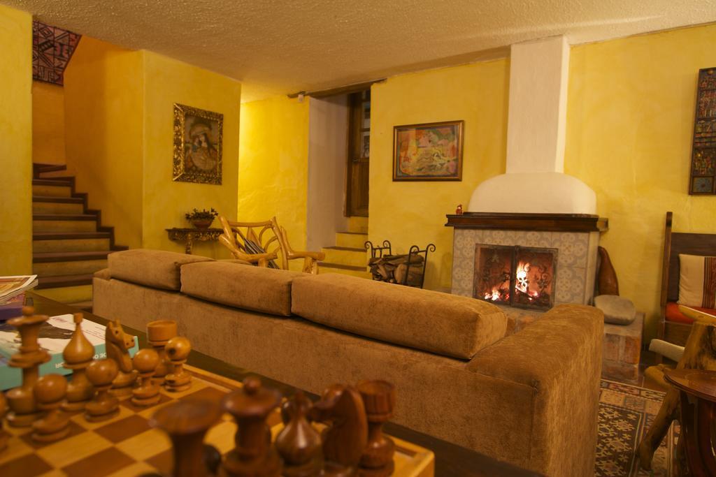 Las Palmeras Inn Отавало Екстериор снимка