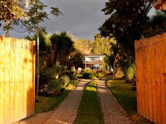 Las Palmeras Inn Отавало Екстериор снимка