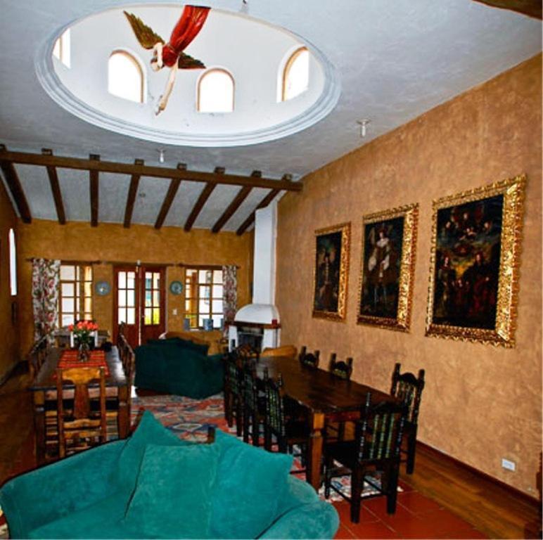 Las Palmeras Inn Отавало Екстериор снимка