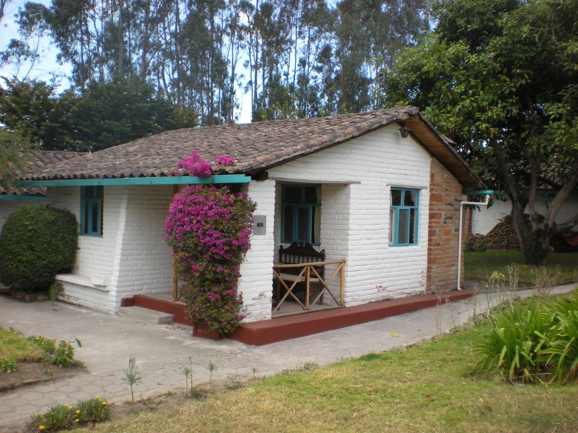 Las Palmeras Inn Отавало Екстериор снимка