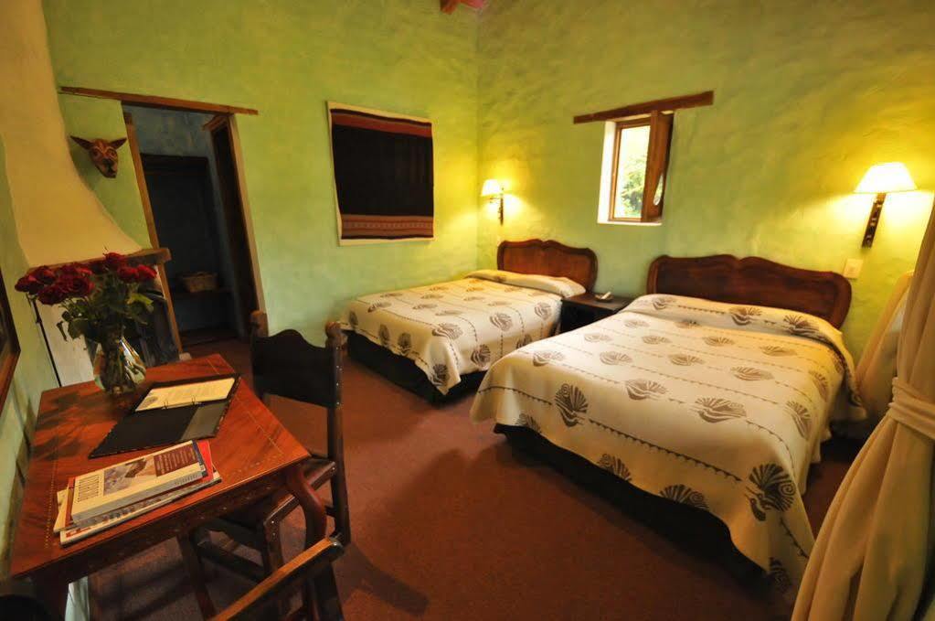 Las Palmeras Inn Отавало Екстериор снимка