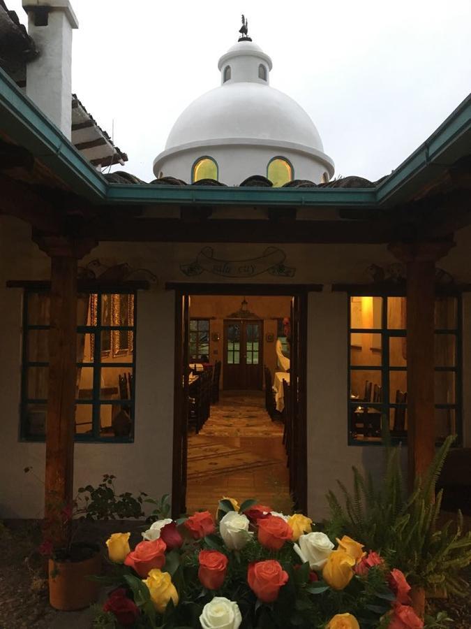 Las Palmeras Inn Отавало Екстериор снимка