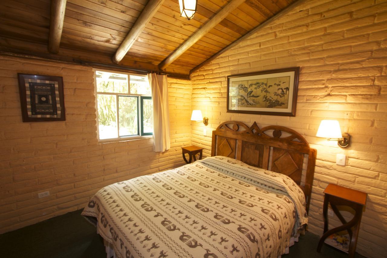 Las Palmeras Inn Отавало Стая снимка